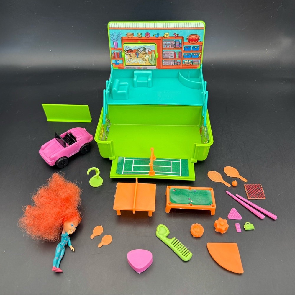 Vintage 1993 Caboodles Rec Room Playset Case Toy Biz w/Doll & Car Polly Pocket